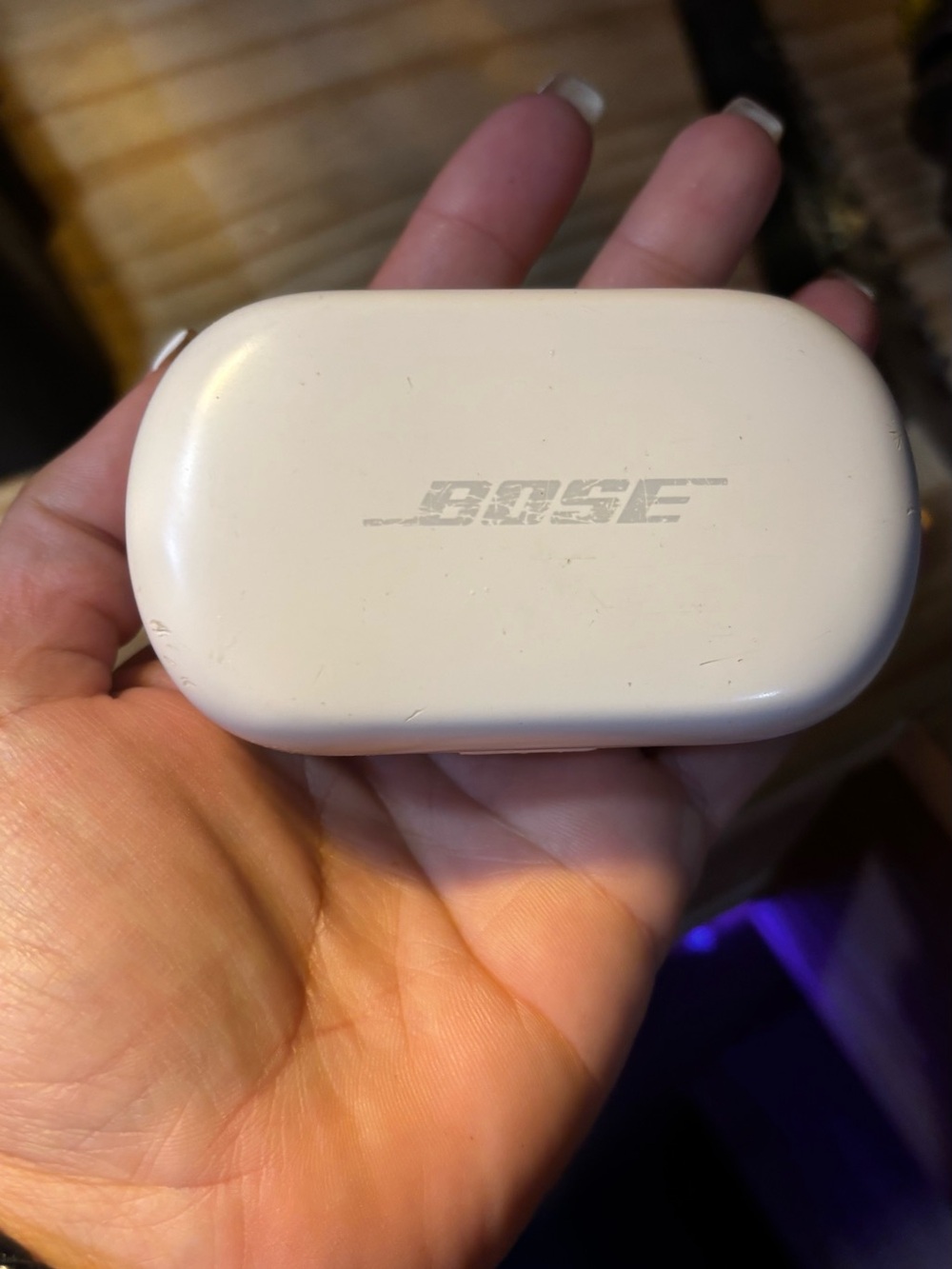 Bose Earbuds Charging Case in Cream White
